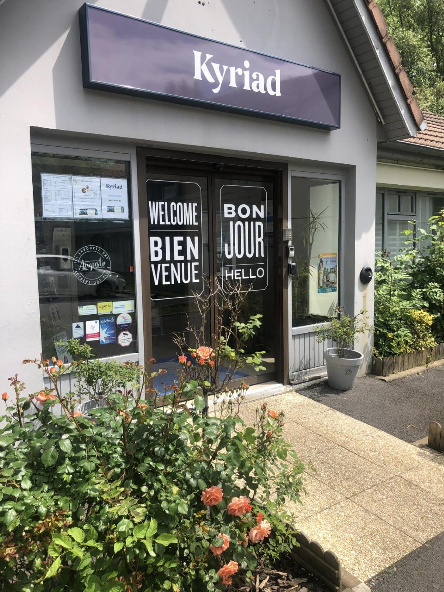 Kyriad Sedan Exteriör bild