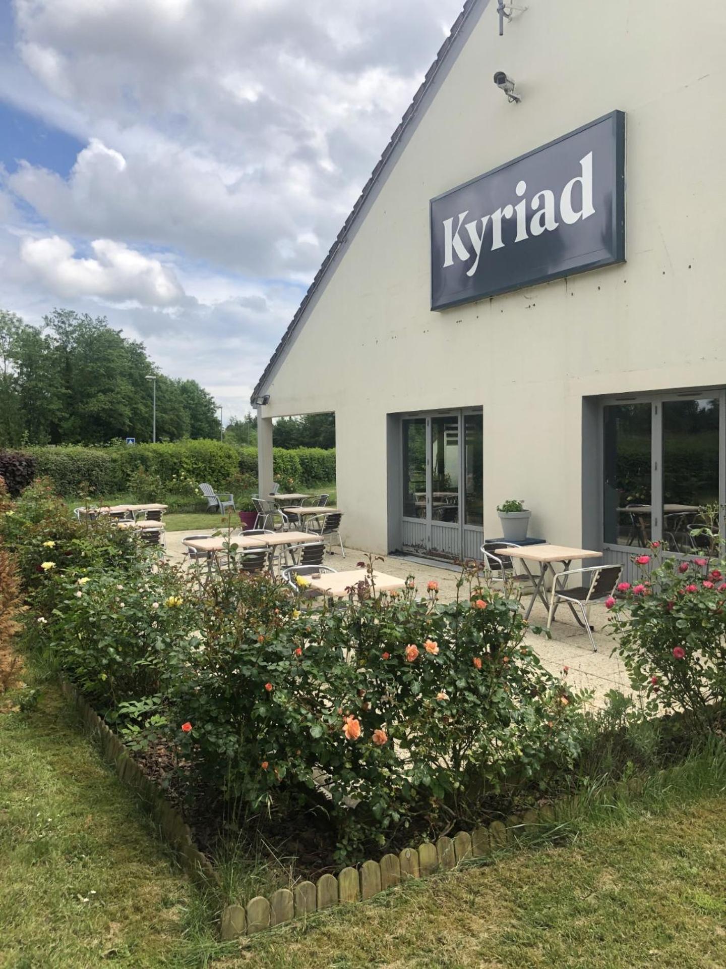 Kyriad Sedan Exteriör bild